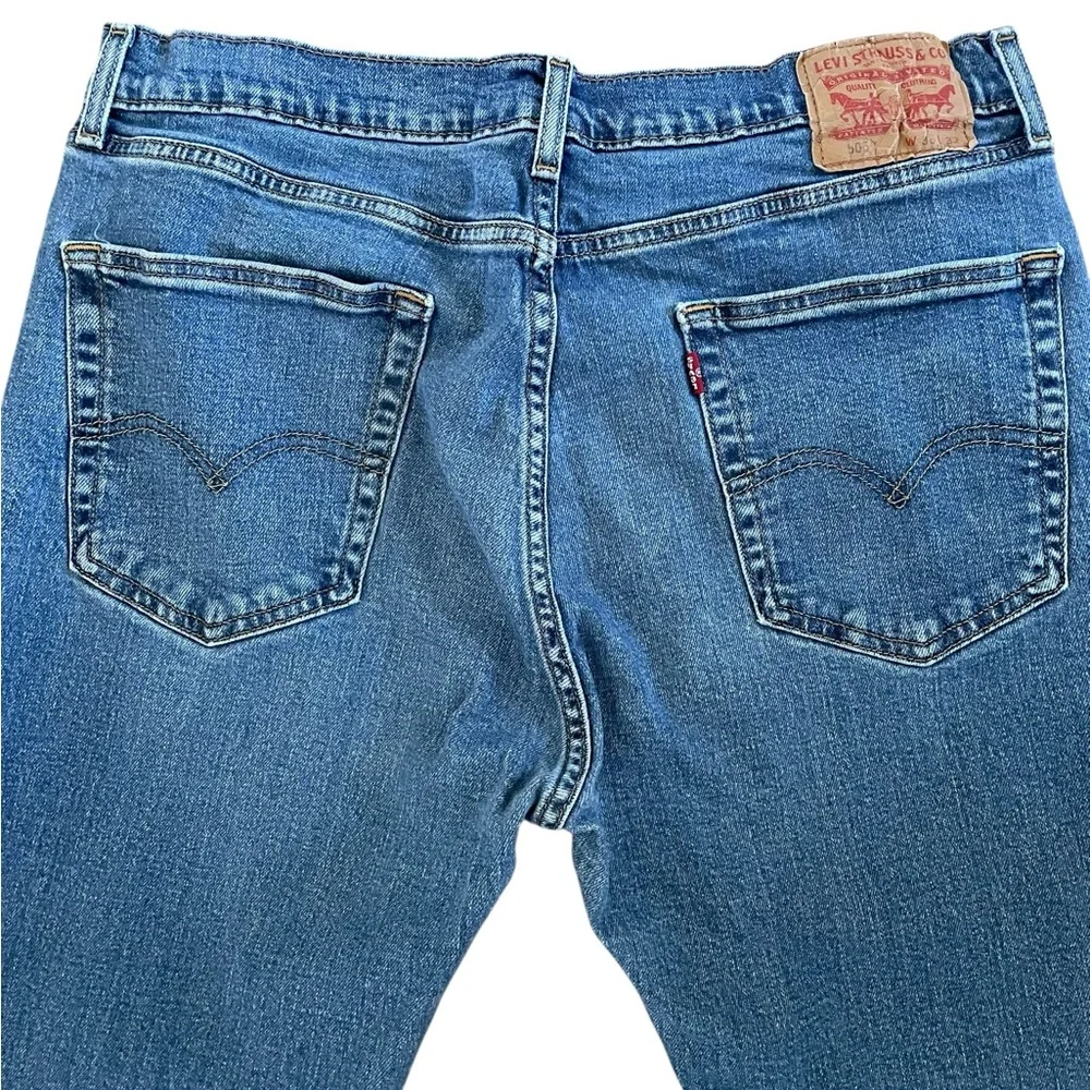 LEVI’S 505 BLUE DENIM JEANS Size 36 x 32 Straight Leg Medium Wash Western Fit